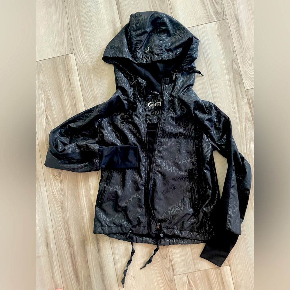 ZYIA leopard active jacket size small perfect condition barely worn